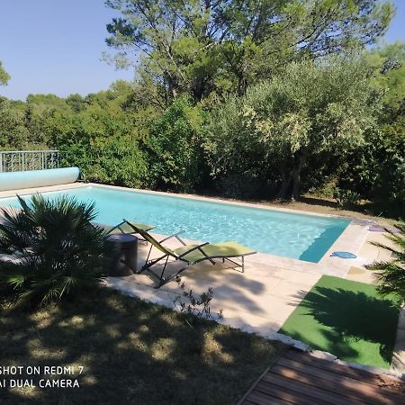 Proche Uzes Petit Gite Avec Grande Cuisine D'Ete Et Piscine Saint-Siffret 외부 사진