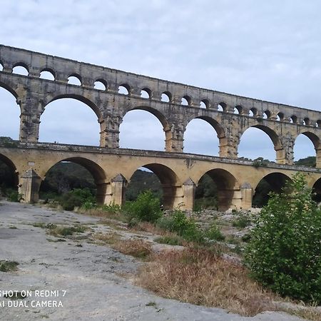 Proche Uzes Petit Gite Avec Grande Cuisine D'Ete Et Piscine Saint-Siffret 외부 사진