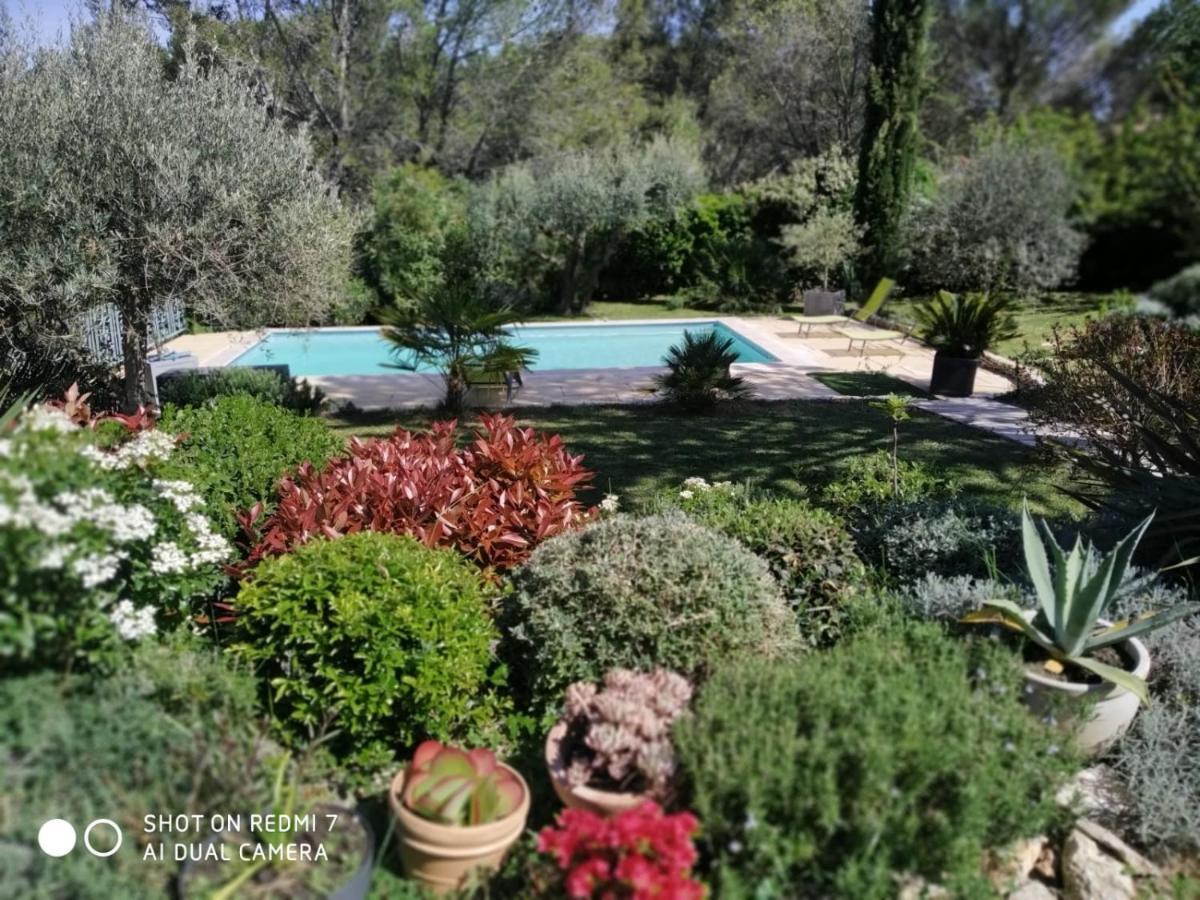 Proche Uzes Petit Gite Avec Grande Cuisine D'Ete Et Piscine Saint-Siffret 외부 사진